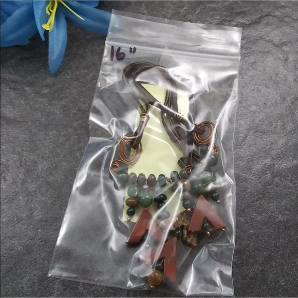 Vintage. Green / Burgundy Triangular Necklace. 18.5”. - Picture 7 of 7